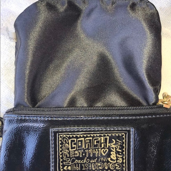 Coach poppy wristlet patent leather w satin NWOT - Picture 4 of 9